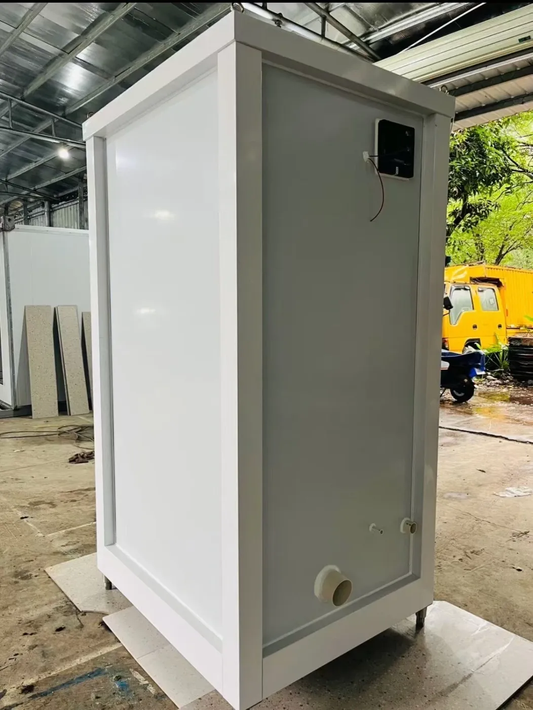 Single Stall Portable Restroom Outdoor Mobile Toilet Sink